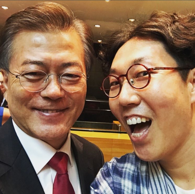김영철 "문재인 대통령과 같은 비행기…겸상은 못해"