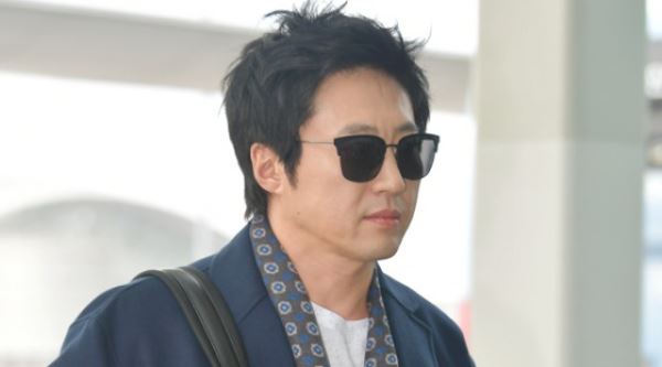 [E포토]박신양, 스페인 아티스트 프란세스카와 방 바꾸러 가요&sim;