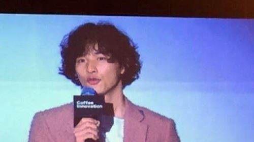 "원빈이니까 소화 가능"&hellip;푸들 머리+분홍색 수트 '난감한 패션'