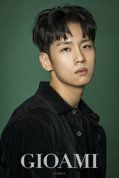 한해, 화보서 '랜선 남친'다운 매력 발산