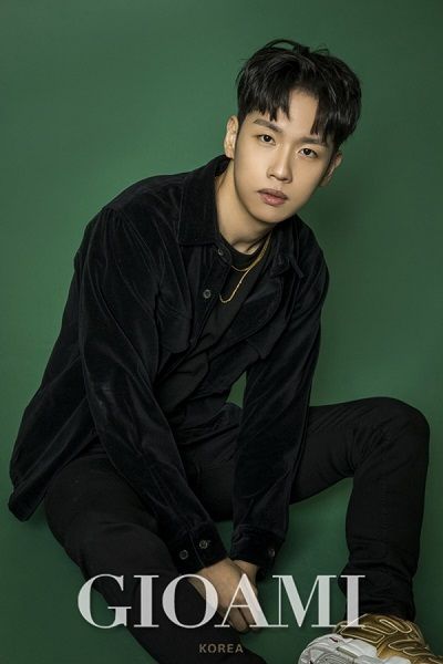 한해, 화보서 '랜선 남친'다운 매력 발산