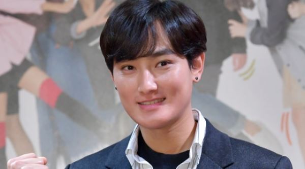 "머리 숙여 사과"&hellip;'사생활 논란' 강타, 드디어 입 열었다