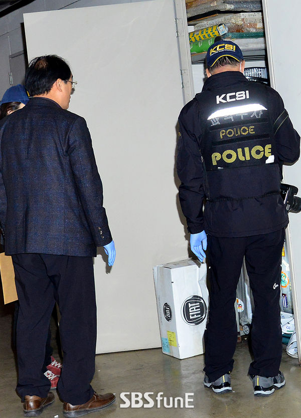 [E포토]조민기 자살 현장 감식하는 경찰