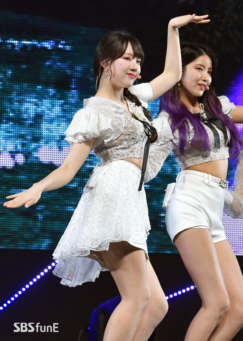[E포토]여자친구 예린, 요정의 날개짓