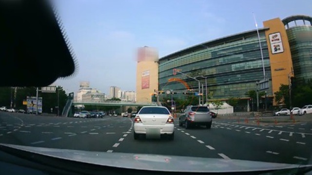 갈 것인가, 말 것인가?…황색 신호 앞 '딜레마 존' 정답은?