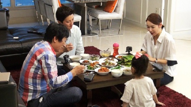 "나이 많은 인교진"&hellip;동상이몽2, MC들도 반한 인교진 父 등장