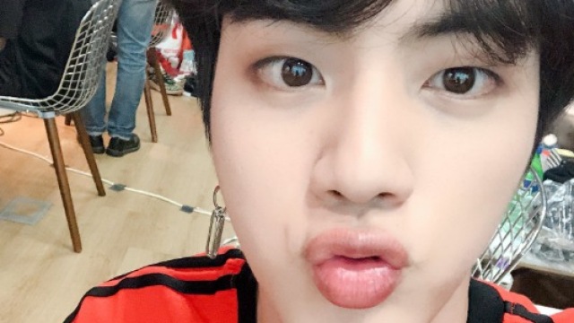 방탄소년단 진 "빌보드 200 1위, 신기하고 얼떨떨해" 벅찬 소감