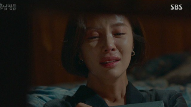 '훈남정음' 황정음, 어머니 영정사진 안고 눈물