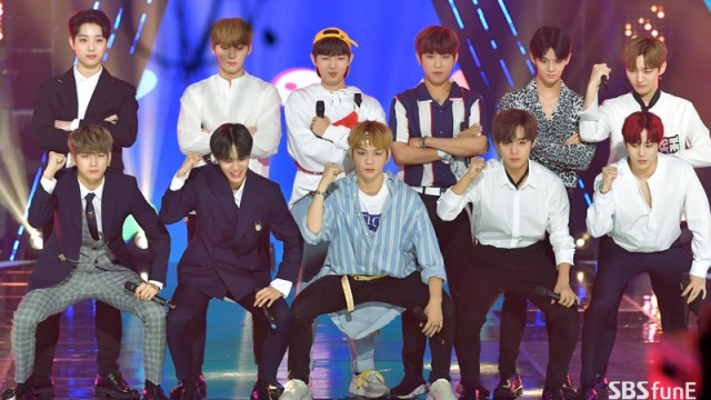 워너원, '더쇼' 1위 "늘 더 노력하겠다" 깨알 같은 국대 포즈