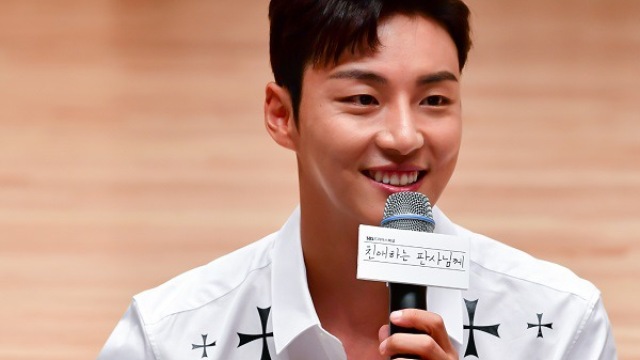 '친판사' 윤시윤, "작품활동, 사랑과 비슷한 것 같다"