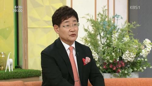 '횡령 혐의' 윤형주 누구?…쎄시봉 멤버·윤동주 육촌 동생