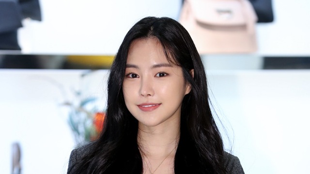 [E포토]손나은, '빠져드는 미모'