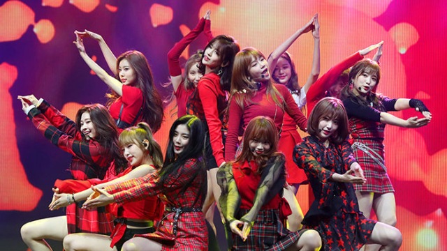 '데뷔' 아이즈원, 'I.O.I, 워너원 이어 장밋빛 꽃길 걸어볼까'