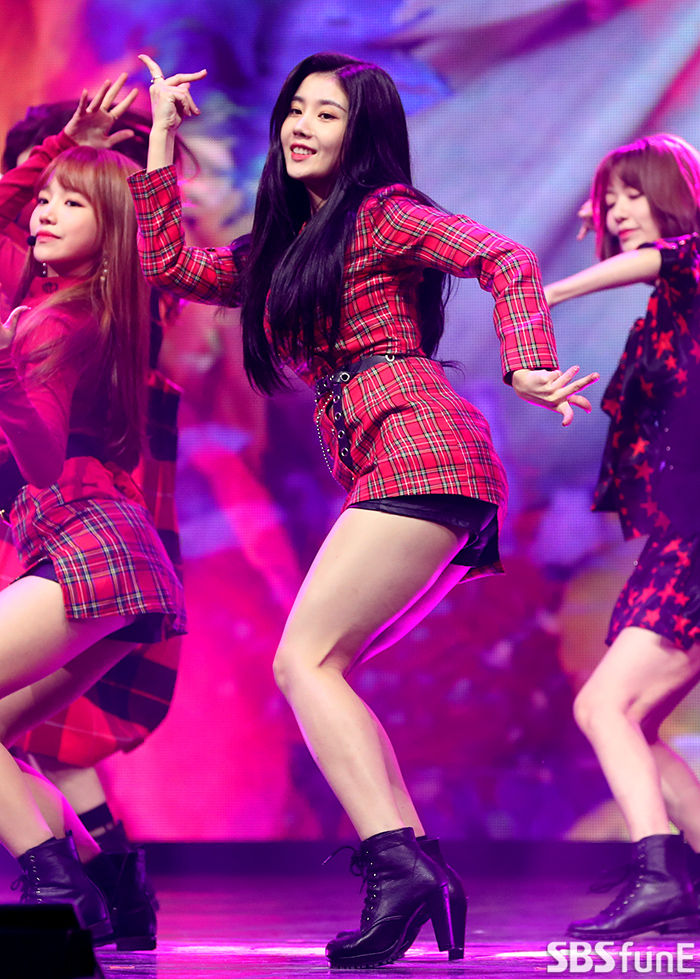 Kwon Eunbi of IZ*ONE Performs at the 'COLOR*IZ' Showcase