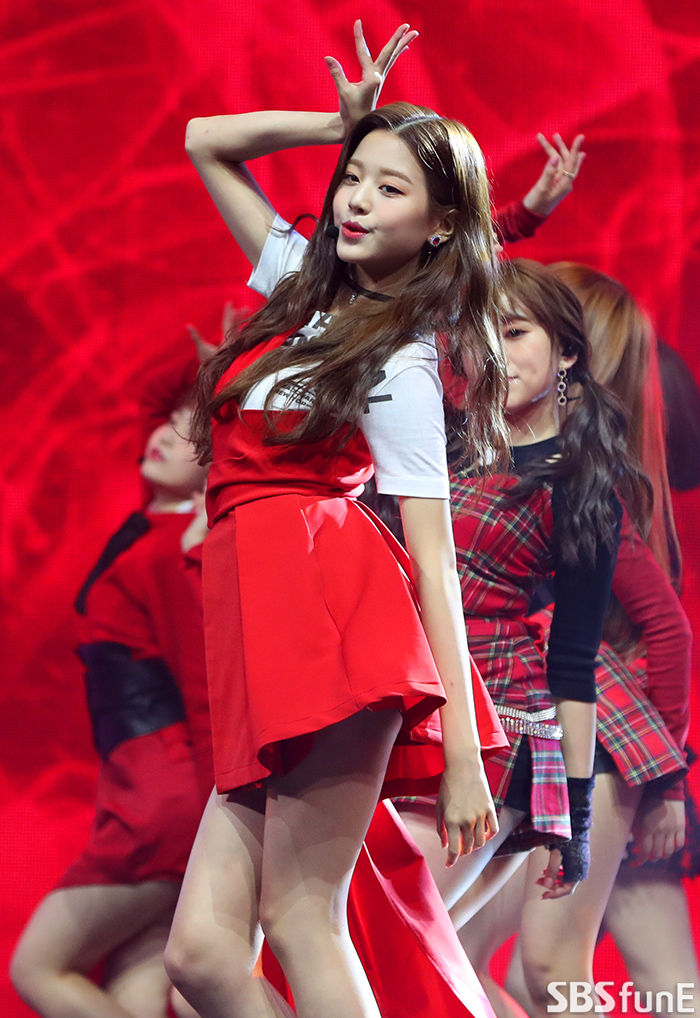 [Throwback] IZ*ONE's Jang Wonyoung Serves Adorable 'Bunny' Vibes