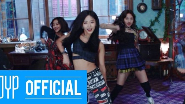 트와이스, 신곡 'YES or YES' MV 화려한 군무 시선 강탈