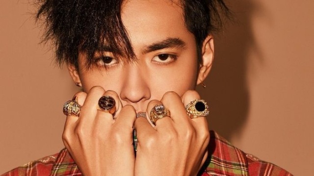 "하루 만에 1위→90위"？&hellip;엑소 전 멤버 크리스, 美 음원 순위조작 의혹