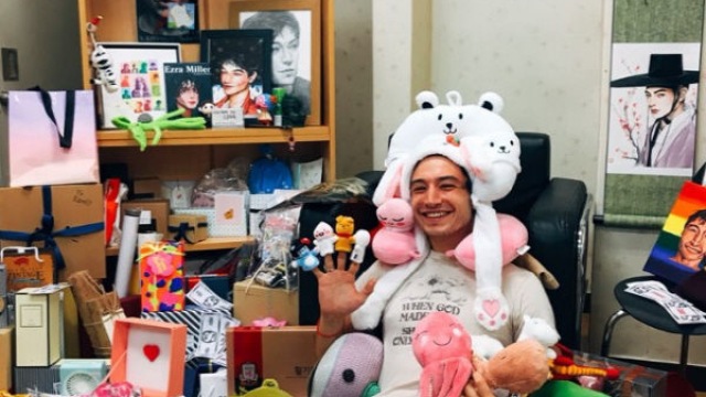 수현 인종차별 분노한 에즈라 밀러 알고보니 '친한 스타'