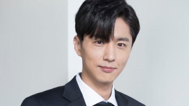 신동욱-여자친구, 10년 팬카페 폐쇄→효도사기 논란 '끝없는 잡음'