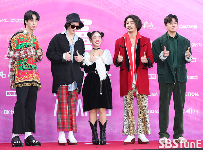 [E포토]아도이, '남다른 패션'
