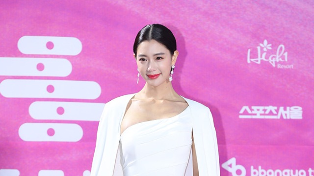 [E포토]클라라, '아름다운 새신부'