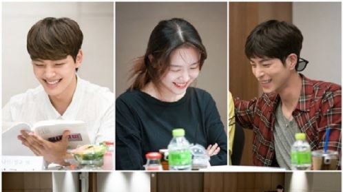 '절대그이' 여진구X방민아X홍종현, '청량美 톡톡' 대본리딩 현장