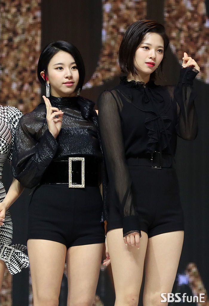 Chaeyoung (left) and JEONGYEON of TWICE in all-black at the 'Feel Special' media showcase in Seoul