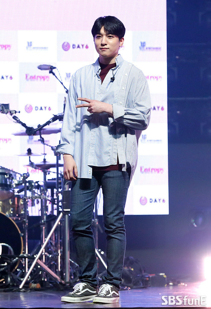 [E포토]데이식스 성진, '그룹의 리더'