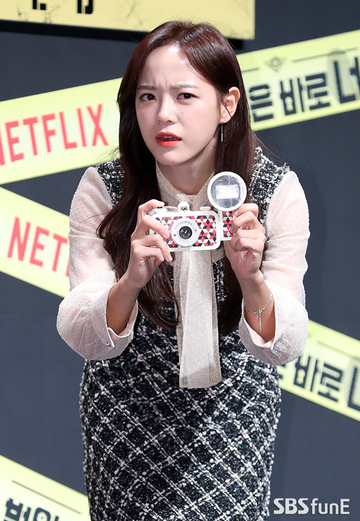 [E포토]구구단 세정, '카메라 들고 탐정 놀이'