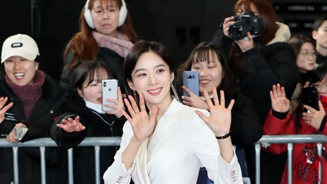 [E포토]이청아, '화이트 수트로 멋내고'