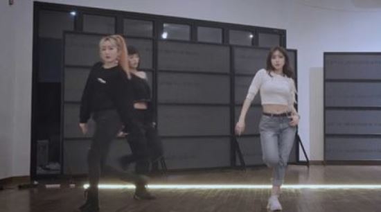 전효성, 캐주얼 의상 속 섹시+카리스마&hellip;스페셜 안무 영상 공개
