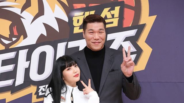 [E포토]서장훈-조이, '거인과 미녀'