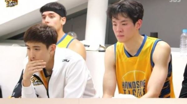 [스브스夜] '핸섬타이거즈' 고려대 ZOO와 아마추어 최강전…78:86 고배