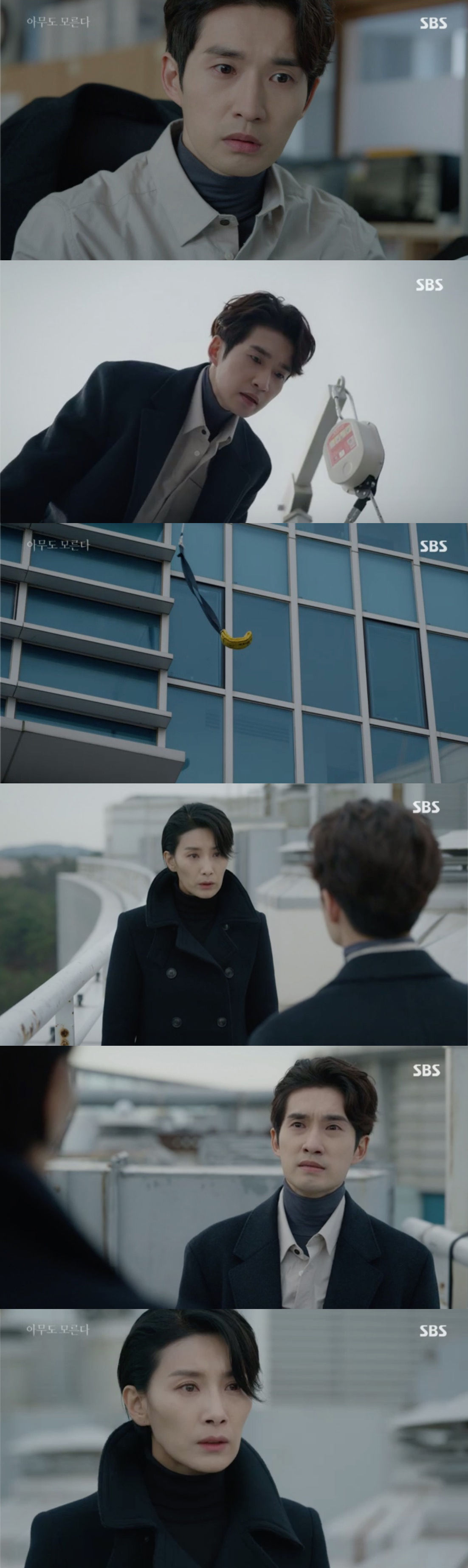 아무도