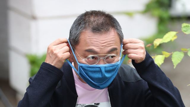 [E포토] 김의성, '마스크도 파란색'