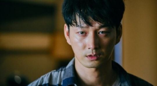 "무서워 죽는 줄"…'#살아있다', 존재감甲 옆집 남자는 누구?