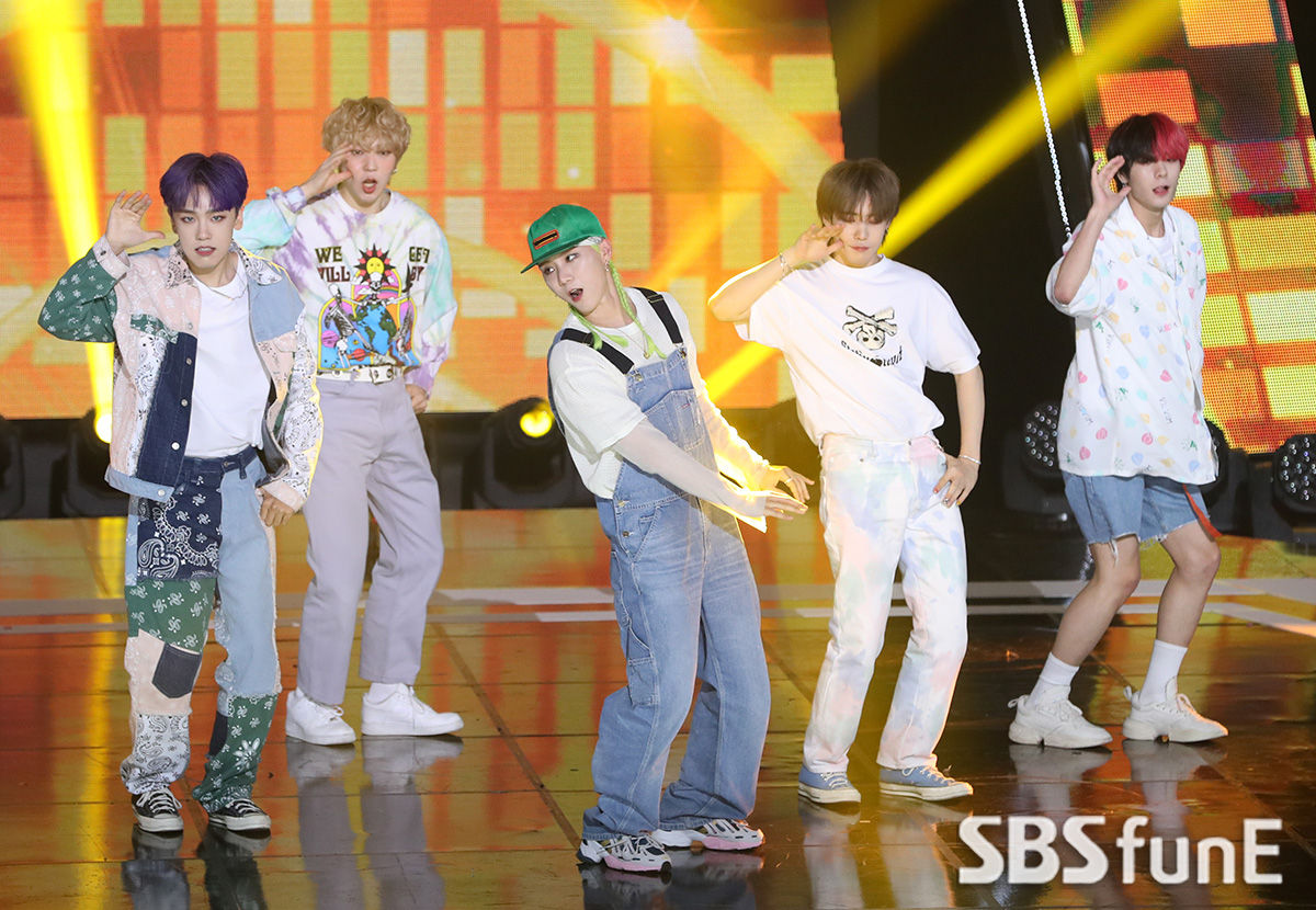 [E포토] 1TEAM, '얼레리꼴레리 무대'