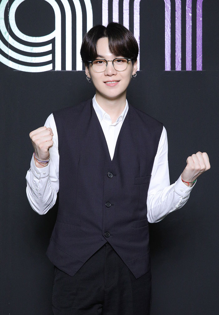 [Throwback] BTS SUGA Cheers 'ARMY Fighting!' Celebrating Historic Billboard Hot 100 No. 1