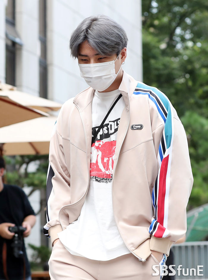 [Throwback] DAY6's Young K Keeps His Head Down on His Way to KBS Recording
