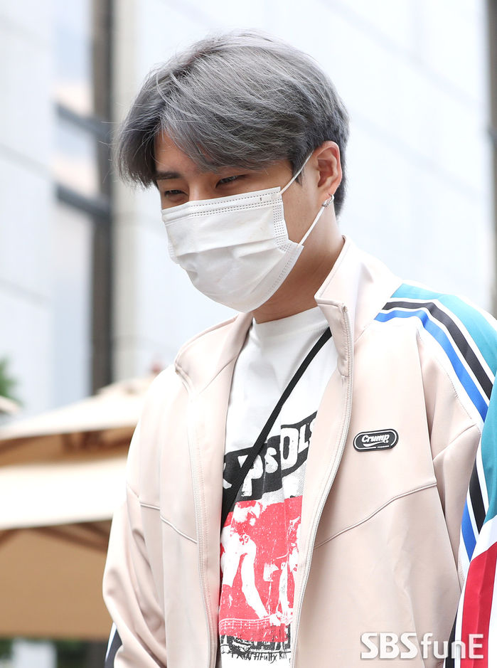 [Throwback] DAY6's Young K Turns Heads with Sleek Silver Hair on His Way to KBS