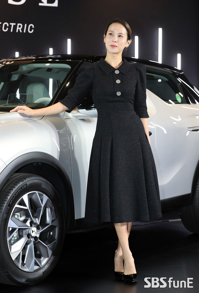 [Throwback] Cho Yeo-jeong Makes a Compact SUV Look Big at 'E-Tense' Launch