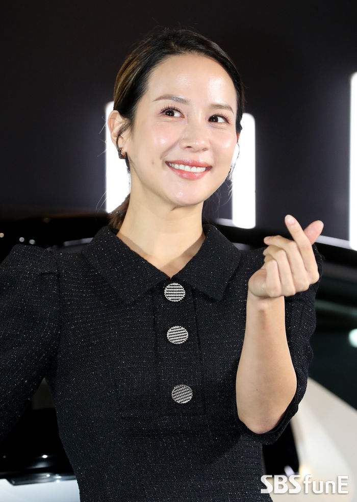 [Throwback] Cho Yeo-jeong Radiates Sweet Charm at 'E-Tense' Launch Event