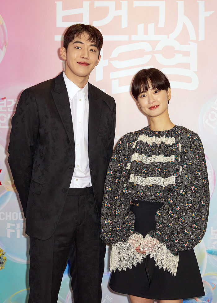 [Throwback] Nam Joohyuk and Jung Yu-mi Pose for a 'Perfect Two-Shot'