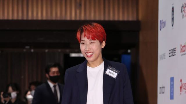 [Throwback] Jaejae Shines at '2020 Brand of the Year Awards' After 'MMTG' Wins Web Variety Show of the Year