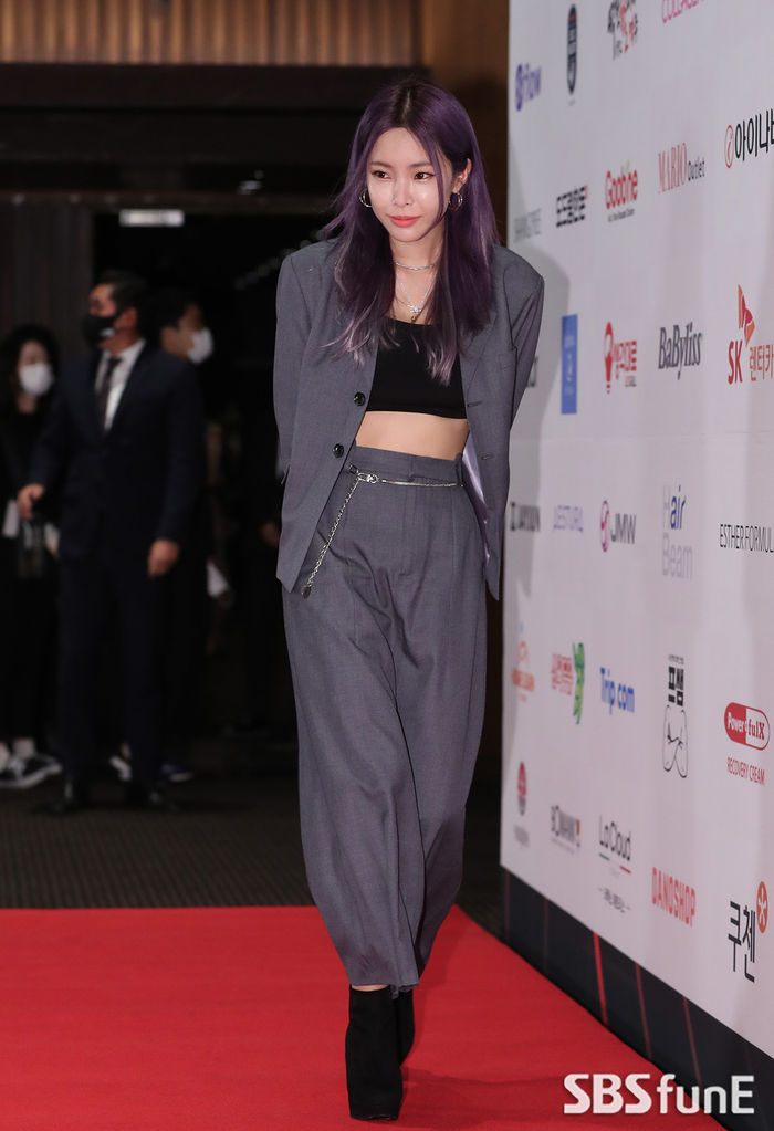 [Throwback] Heize Exudes Chic Vibes at the 2020 Brand of the Year Awards