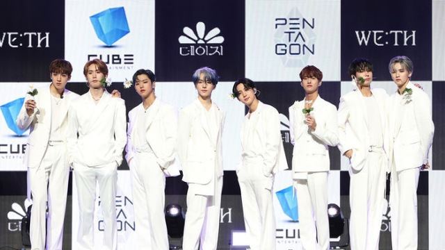 [Throwback] PENTAGON Stuns as 'Men Holding Flowers' at Showcase