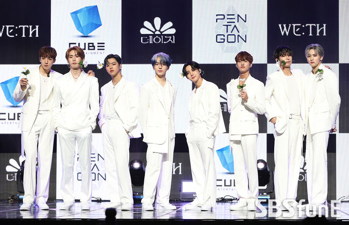 [Throwback] PENTAGON Stuns as 'Men Holding Flowers' at Showcase