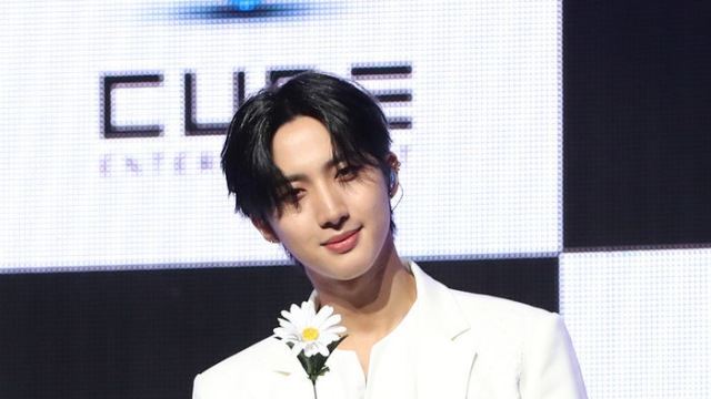 [Throwback] PENTAGON's HUI Shows a Gentle Smile