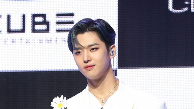 [Throwback] PENTAGON's HONGSEOK, 'A Flower Holding a Flower'