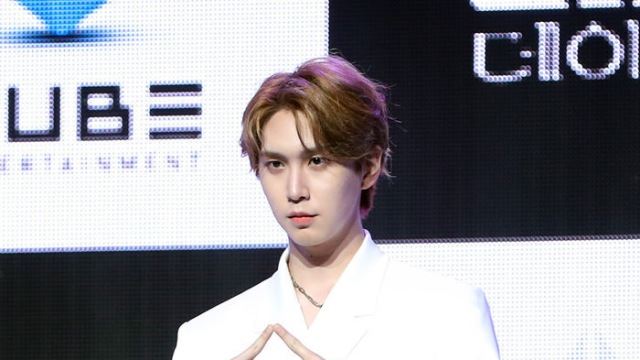 [Throwback] PENTAGON's SHINWON Flaunts Intense Gaze in Photo Call